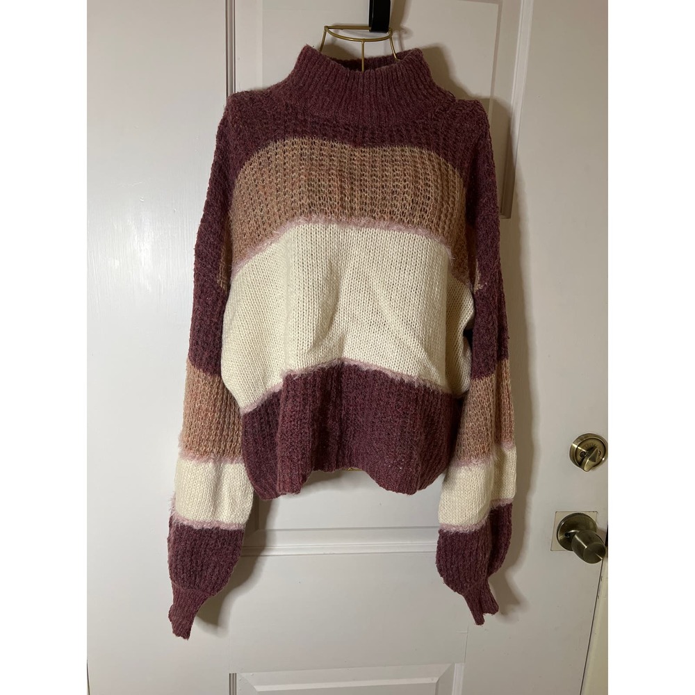 Willow and Clay Size Large Crochet Long Sleeve Pull Over